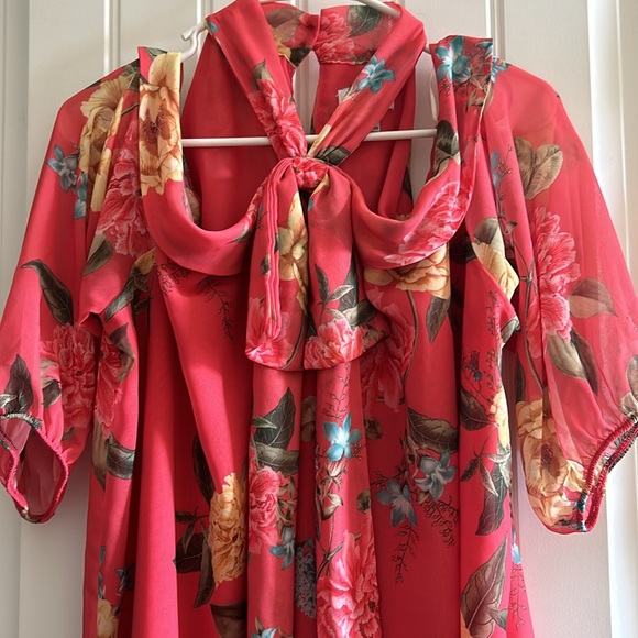 NEW STUNNING Deep Cold Shoulder Floral Blouse - Picture 2 of 15